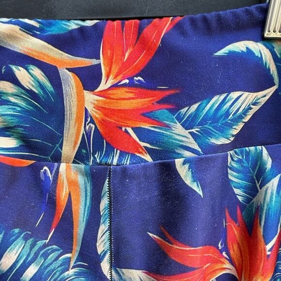 Goldsheep Tropical Birds of Paradise Leggings in Blue/Multi | Small - Picture 6 of 6
